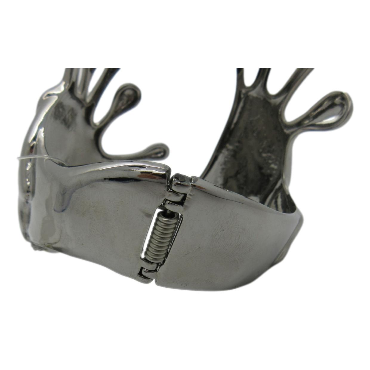 <i>Unique Claw Cuff Bracelet</i><br>Made in Brazil<br>