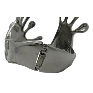 <i>Unique Claw Cuff Bracelet</i><br>Made in Brazil<br>