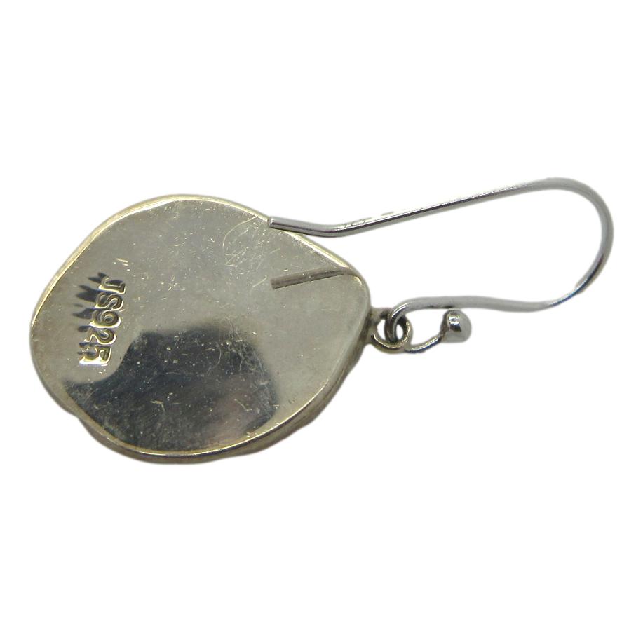 <i>Pretty Pearl earring</i>