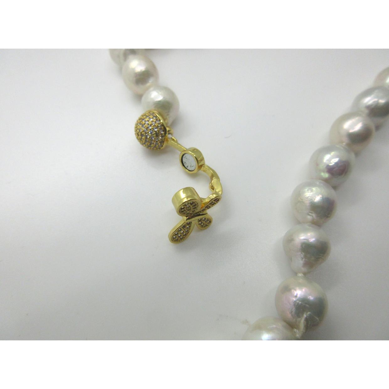 <i>Butterfly Pearl Lariat</i>