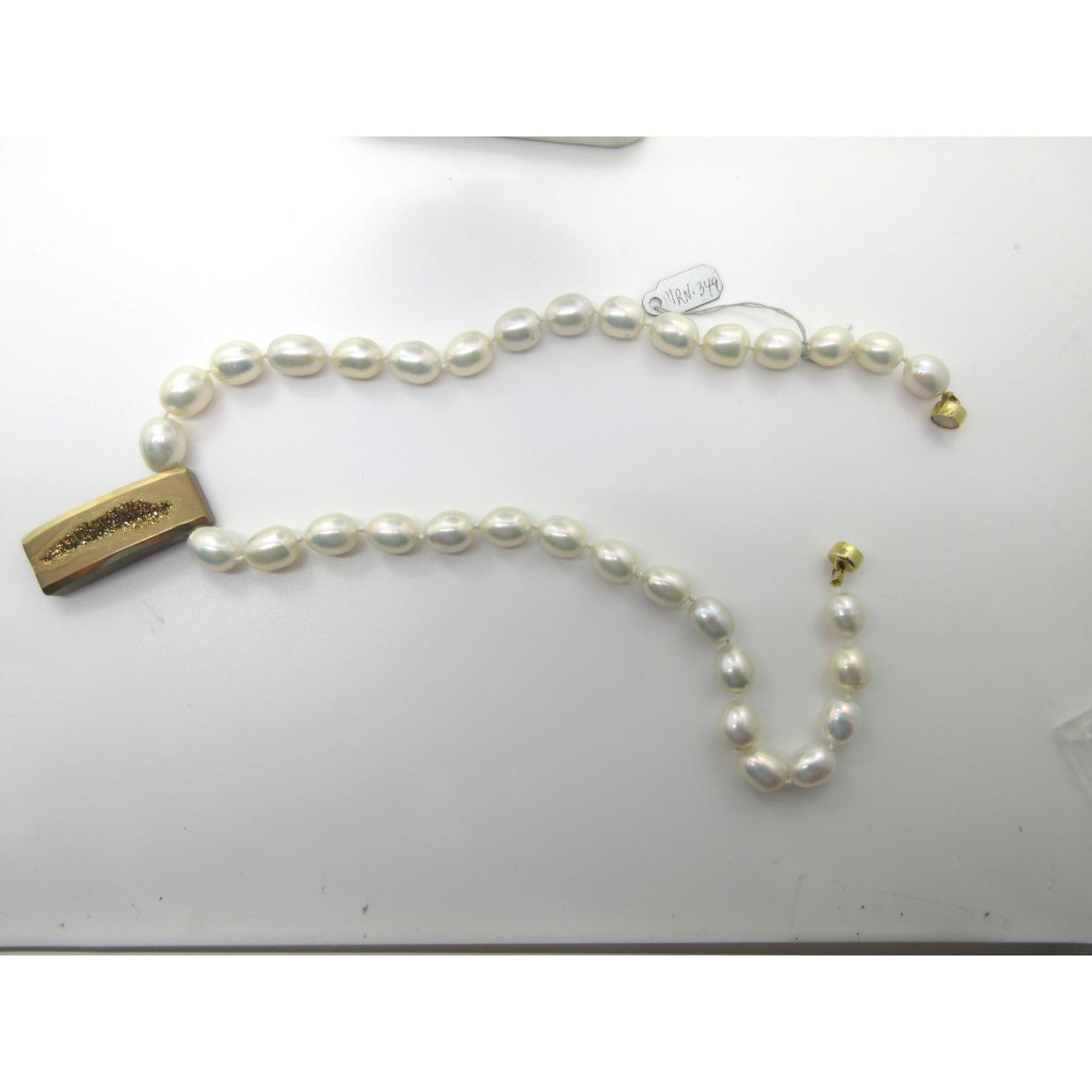 <i>Stunning Pearl and Gold Druzy Necklace</i>