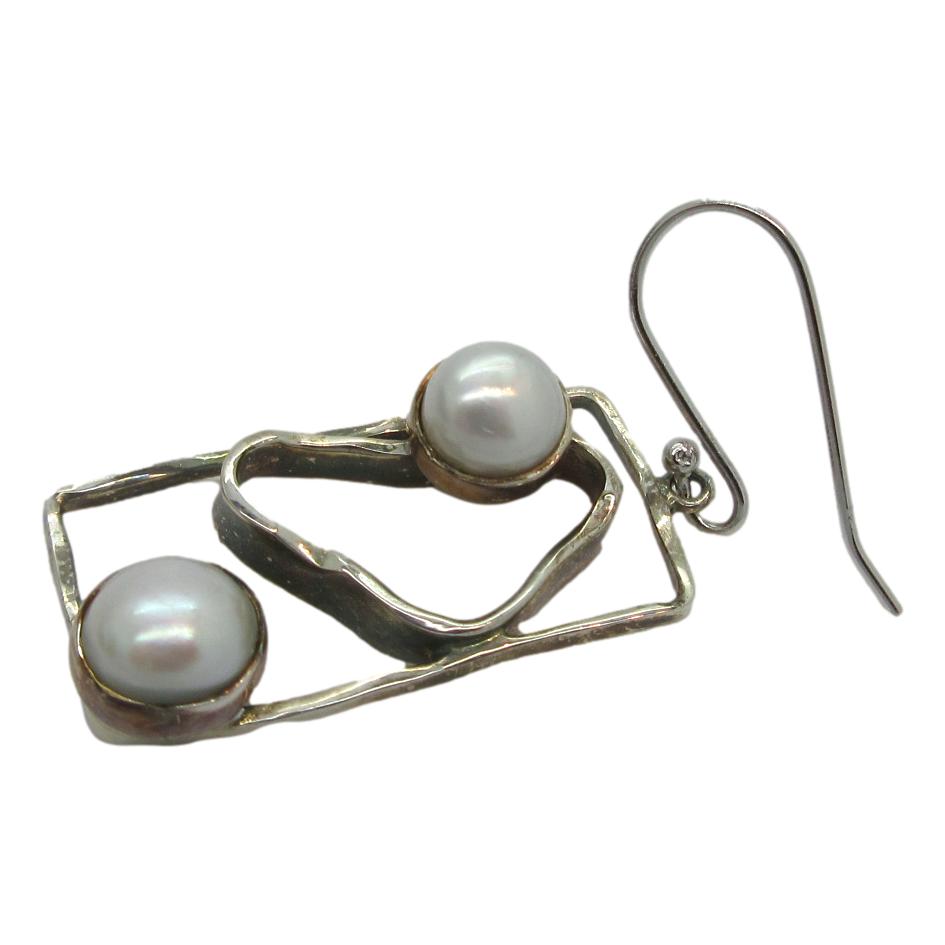 <i>Rectangular Freshwater Pearl Earrings</i>
