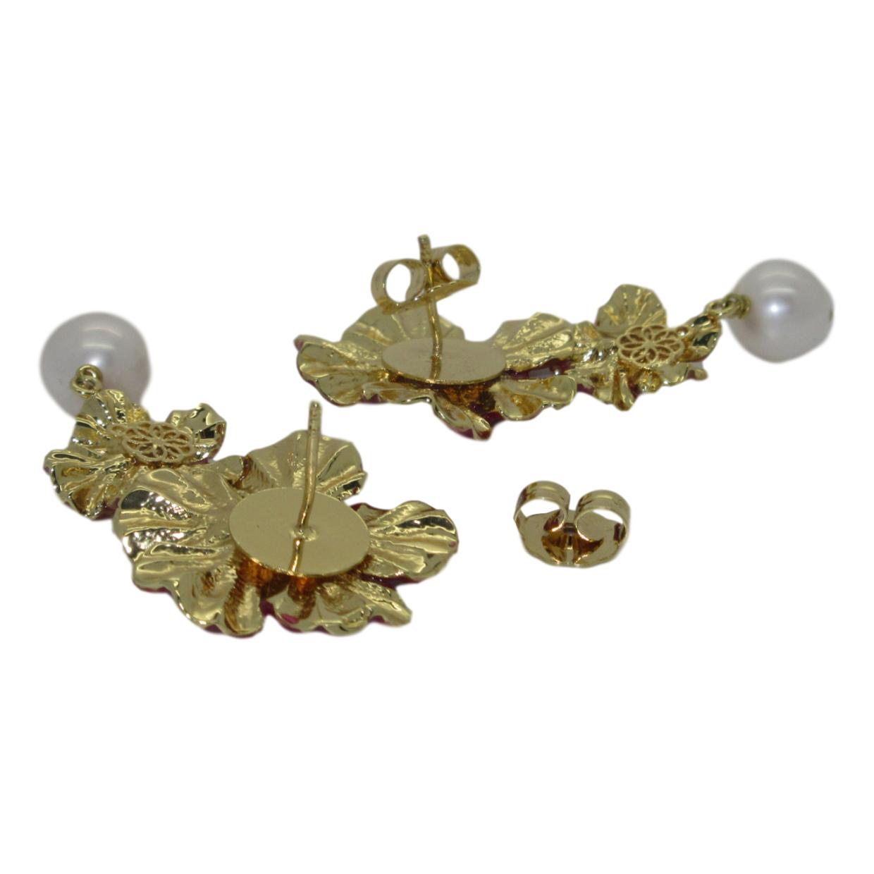 <i>Enameled Flower Earrings</i><br>available in 2 colors<br><br>Made in Italy<br>