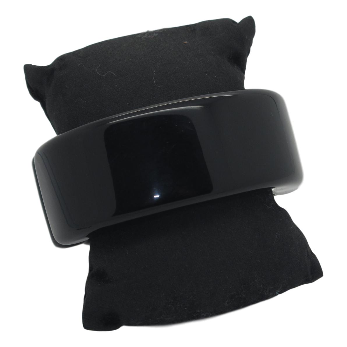 <i>Magnetic Bangle Bracelet</i> <br>available in 5 colors<br>