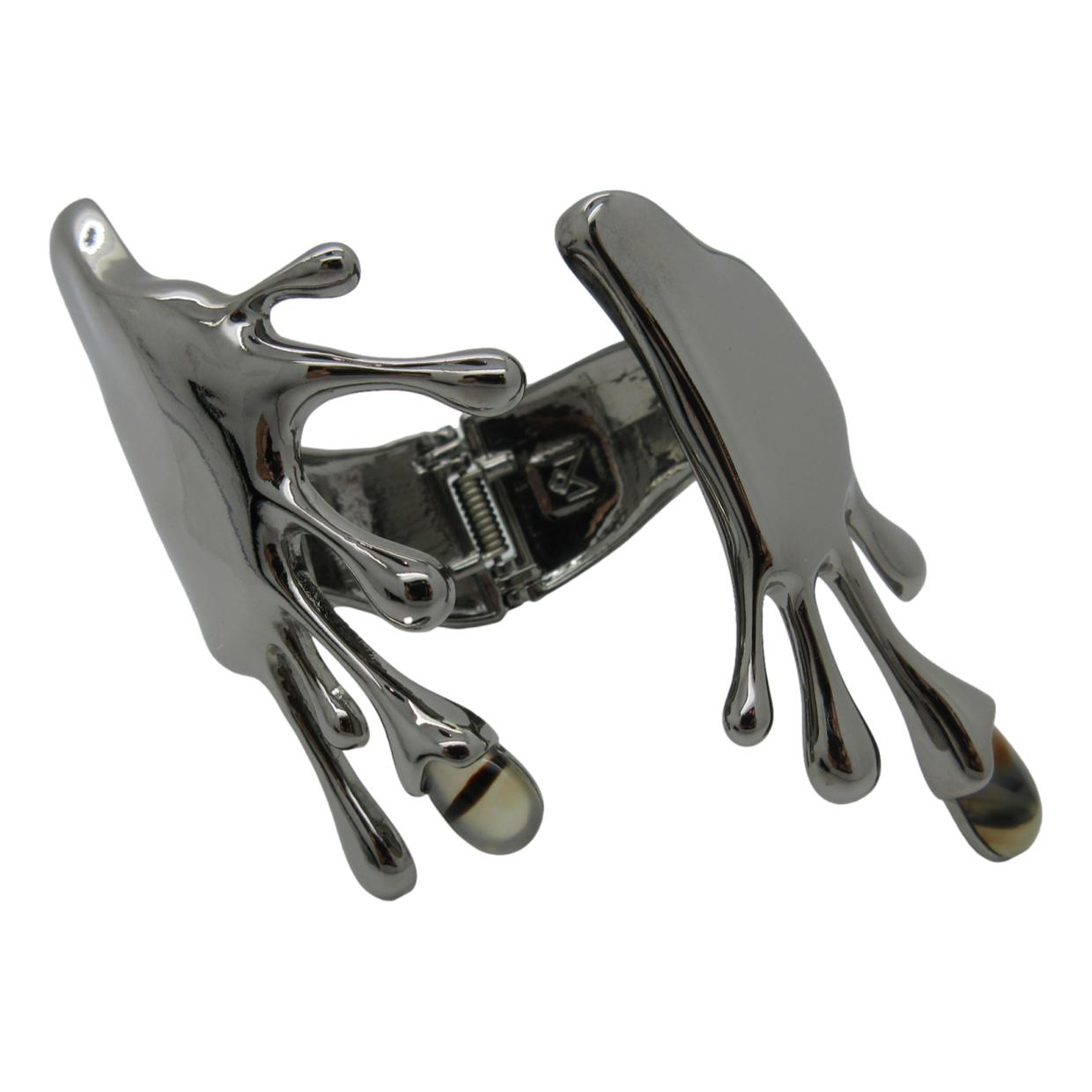 <i>Unique Claw Cuff Bracelet</i><br>Made in Brazil<br>