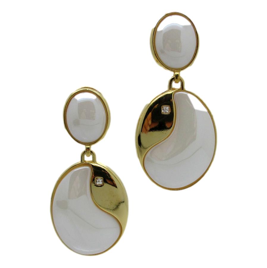 <i> White Agate Drop Earrings</i><br>Made in Brazil<br>