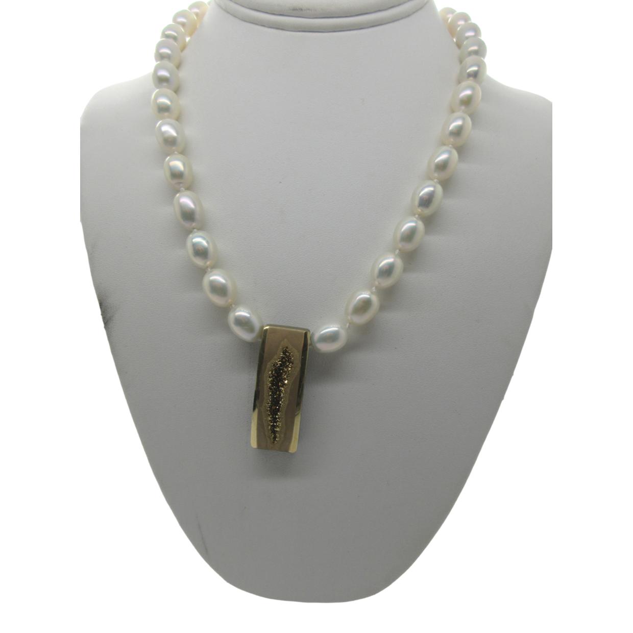 <i>Stunning Pearl and Gold Druzy Necklace</i>