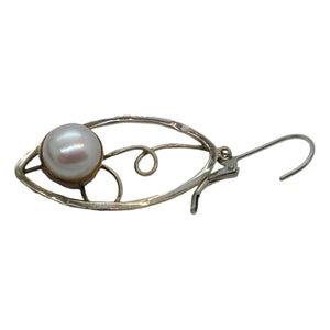 <i>Oval Freshwater Pearl Earrings</i>