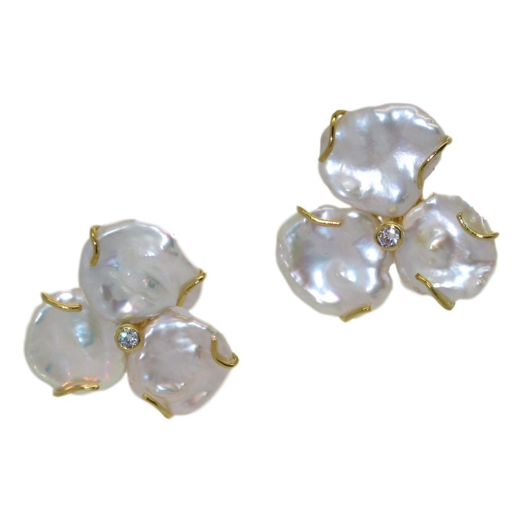 <i> Keshi Clip Earrings</i><br>2 color options<br><br>Made in Italy<br>