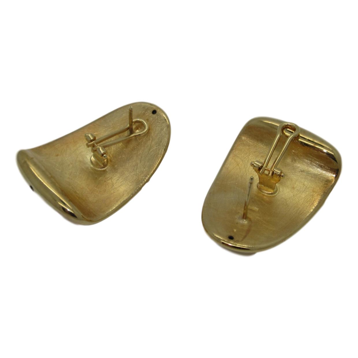 <i>Curved Earrings</i><br>Made in Italy<br>